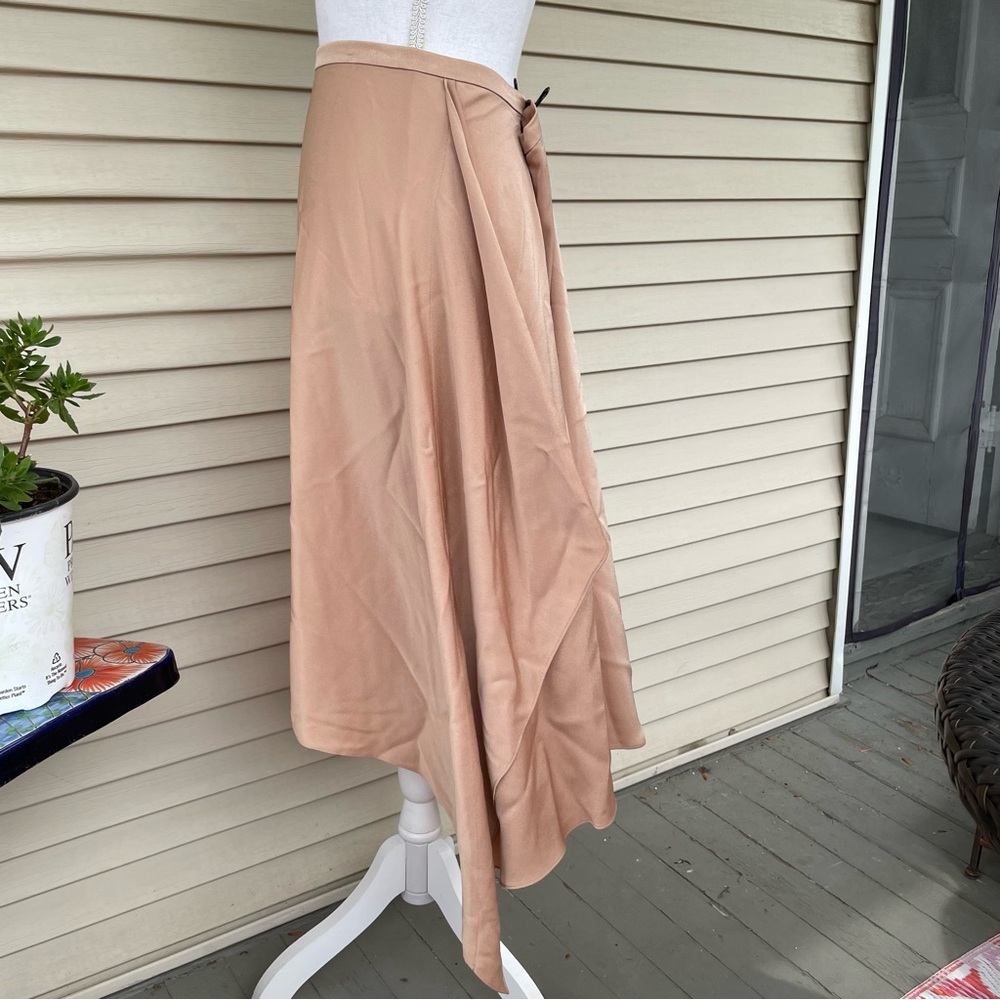 BCBGMAXAZRIA Caryln Satin Skirt in Maple Size L (NWT) - Picture 6 of 13